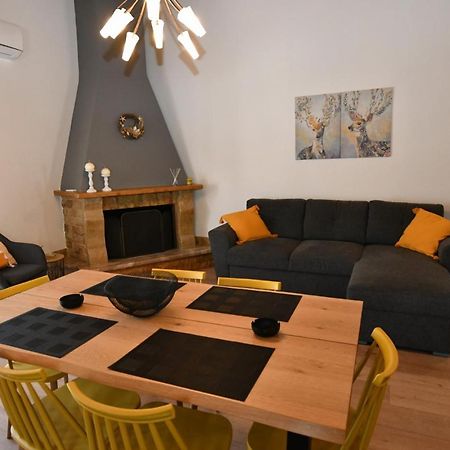 Downtown Loft Apartment เอยิโอ ภายนอก รูปภาพ