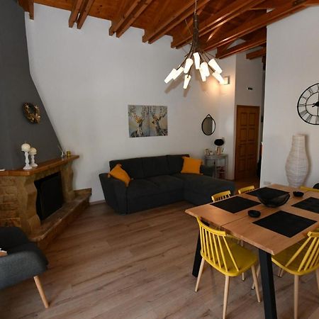 Downtown Loft Apartment เอยิโอ ภายนอก รูปภาพ