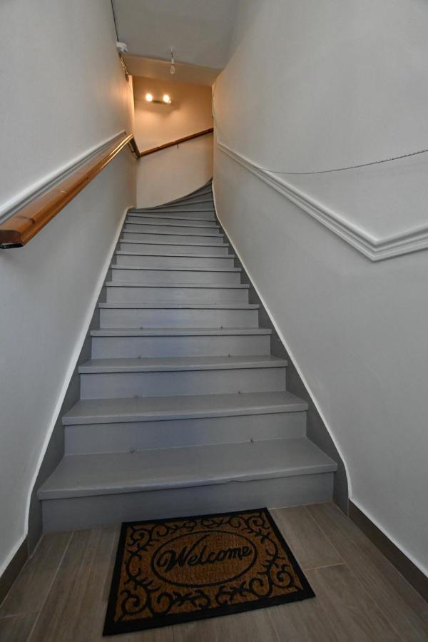 Downtown Loft Apartment เอยิโอ ภายนอก รูปภาพ